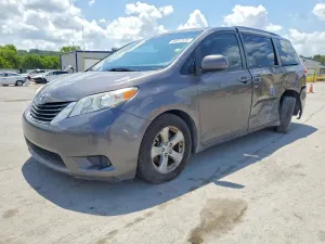 Toyota Sienna 3.5L 6 2014