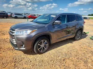 Toyota Highlander 3.5L 6 2017