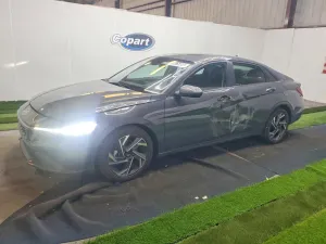 Hyundai Elantra 2.0L 4 2025