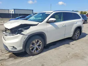 Toyota Highlander 3.5L 6 2014