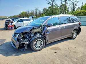 Toyota Sienna 3.5L 6 2014