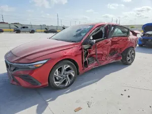 Hyundai Elantra 2.0L 4 2025