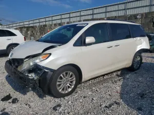 Toyota Sienna 3.5L 6 2015