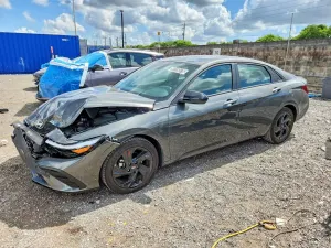 Hyundai Elantra 2.0L 4 2026