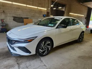 Hyundai Elantra 2.0L 4 2025