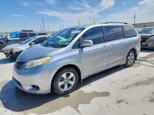 Toyota Sienna 3.5L 6 2013