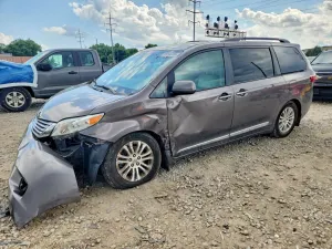 Toyota Sienna 3.5L 6 2016