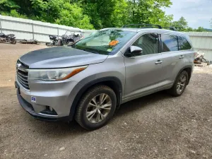 Toyota Highlander 3.5L 6 2015