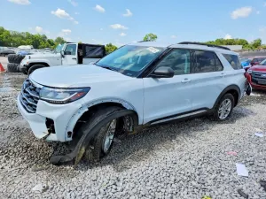 Ford Explorer 2.3L 4 2025