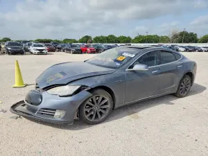 Tesla Model S 2013