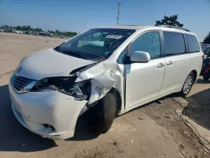 Toyota Sienna 3.5L 6 2016