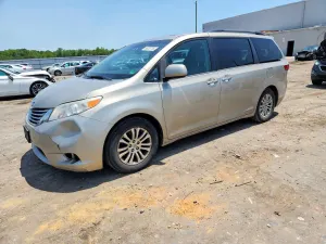 Toyota Sienna 3.5L 6 2015