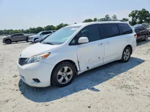 Toyota Sienna 3.5L 6 2013
