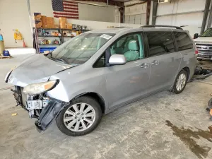 Toyota Sienna 3.5L 6 2014
