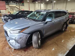 Toyota Highlander 3.5L 6 2021