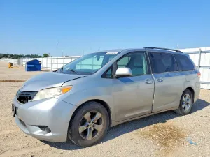Toyota Sienna 3.5L 6 2011