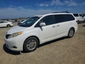 Toyota Sienna 3.5L 6 2011