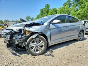 Hyundai Elantra 2.0L 4 2020