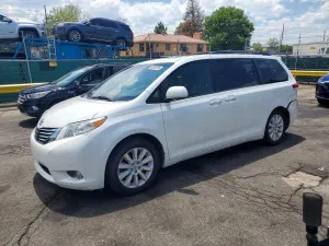 Toyota Sienna 3.5L 6 2012