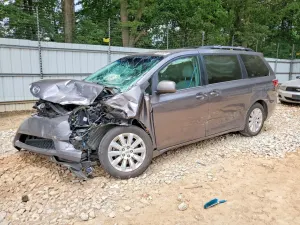 Toyota Sienna 3.5L 6 2015
