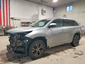 Toyota Highlander 3.5L 6 2016