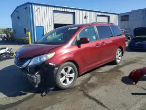 Toyota Sienna 3.5L 6 2015