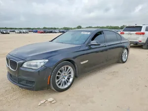 BMW 7 Series 4.4L 8 2015