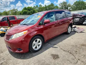 Toyota Sienna 3.5L 6 2016