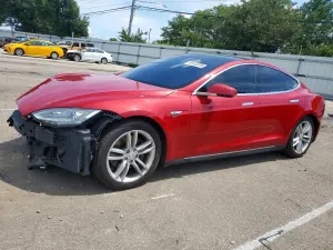 Tesla Model S 2015