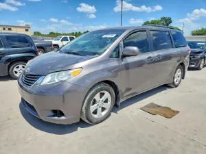 Toyota Sienna 3.5L 6 2014