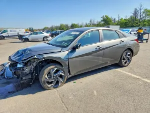 Hyundai Elantra 2.0L 4 2025