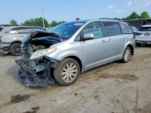 Toyota Sienna 3.5L 6 2014