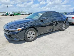 Hyundai Elantra 2.0L 4 2025