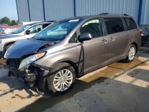 Toyota Sienna 3.5L 6 2015