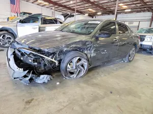 Hyundai Elantra 2.0L 4 2025