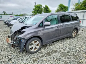Toyota Sienna 3.5L 6 2012