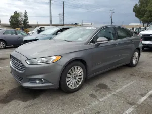 Ford Fusion SE HYBRID 2.0L 4 2013