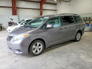 Toyota Sienna 3.5L 6 2015