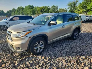 Toyota Highlander 3.5L 6 2015