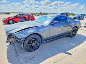 Ford Mustang 3.7L 6 2014