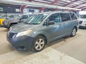 Toyota Sienna 3.5L 6 2011