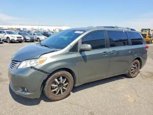 Toyota Sienna 3.5L 6 2014