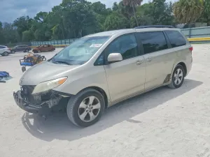 Toyota Sienna 3.5L 6 2015