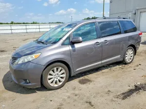Toyota Sienna 3.5L 6 2013