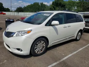 Toyota Sienna 3.5L 6 2015