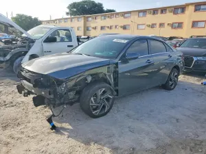 Hyundai Elantra 2.0L 4 2025
