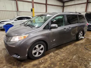 Toyota Sienna 3.5L 6 2017