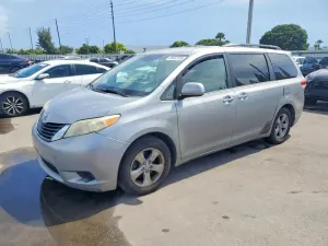 Toyota Sienna 3.5L 6 2014