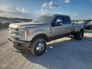 Ford F-350 6.7L 8 2017