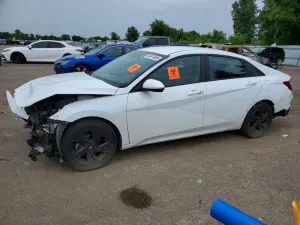 Hyundai Elantra 2.0L 4 2022